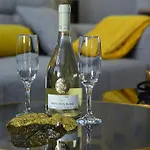 Sunny Downtown 아파트 *