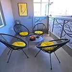 Sunny Downtown 아파트 *