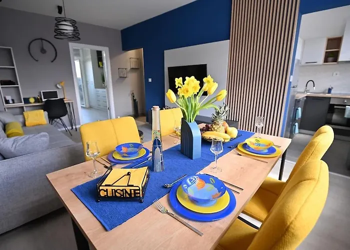 Sunny Downtown Apartment