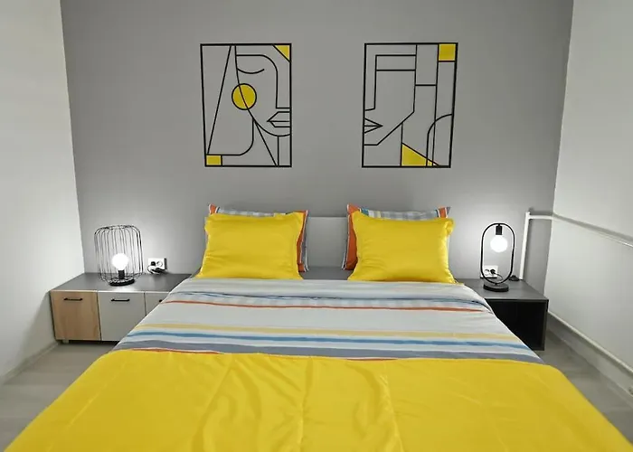 Sunny Downtown Apartment