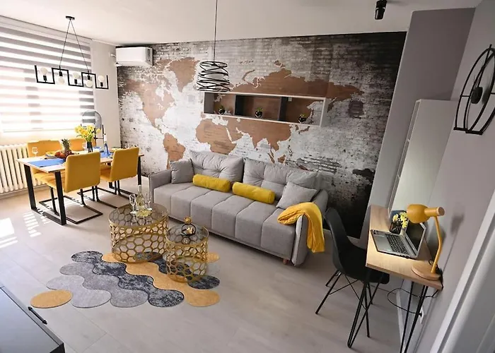 Sunny Downtown Apartment *