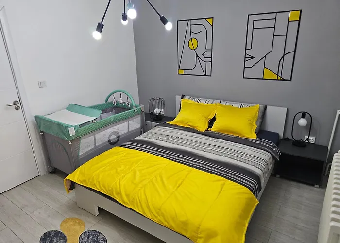 Sunny Downtown Apartment